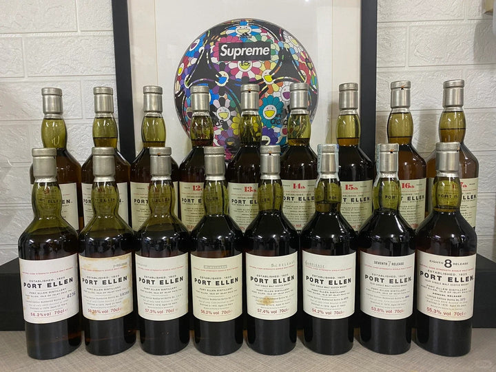 Port Ellen 年度版酒瓶的成列展示